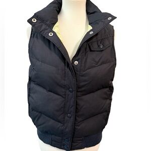 GAP Women's Down Puffer Vest Black Size Medium, green lining, chevron quilting